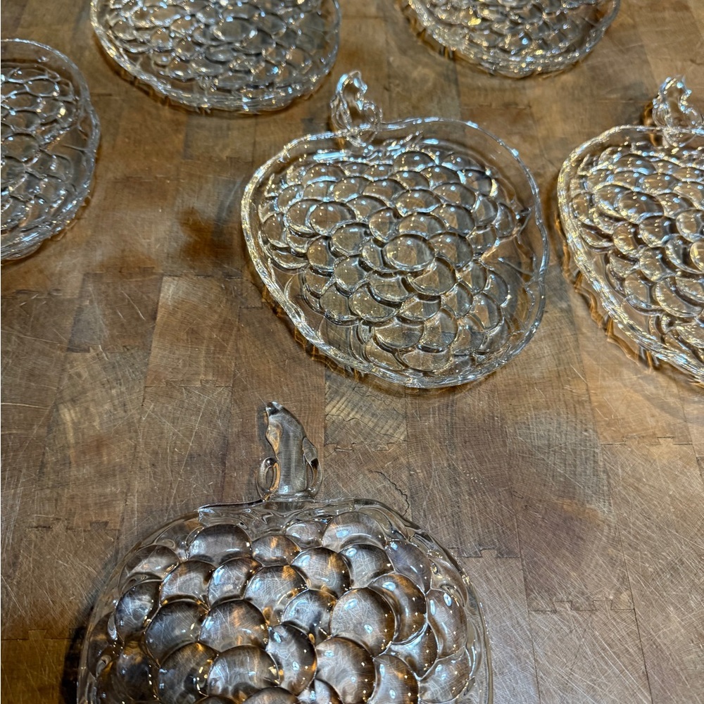 Vintage Clear Pressed Glass Grape Cluster Shaped Plates Serving Dish Set of 6 - Picture 4 of 10